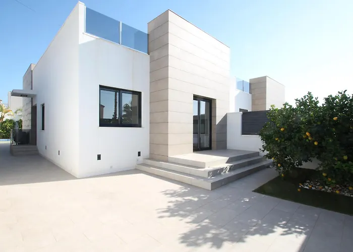 Designer With Pool וילה